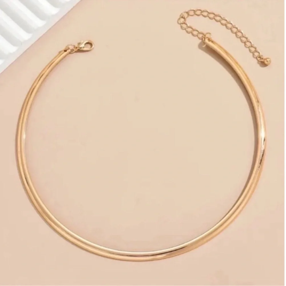 New 18k Gold plated Collar Necklace - Picture 2 of 3